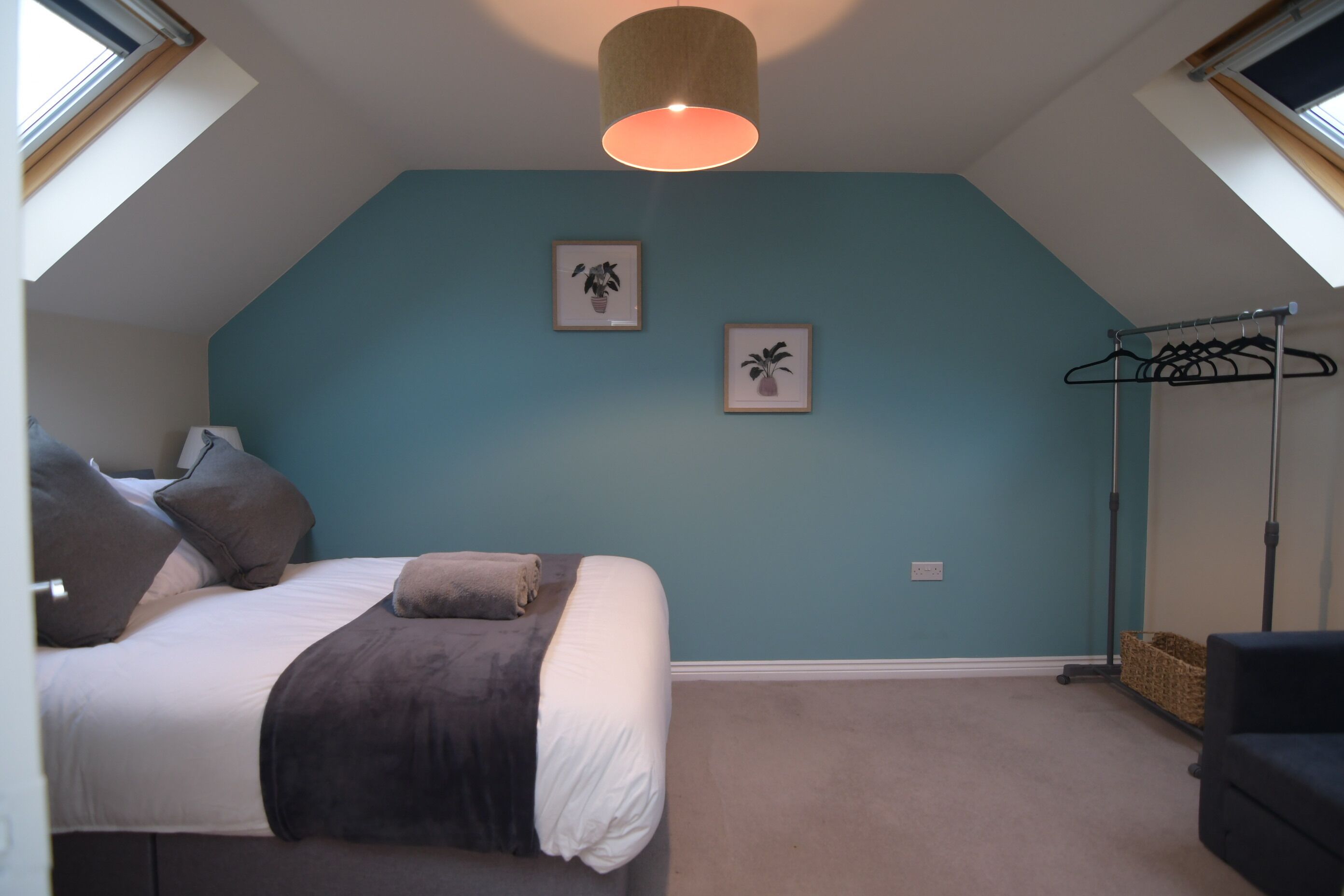 5 bedrooms, iron/ironing board, WiFi, bed sheets