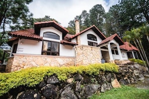 Exterior - San Rafael Casa Patronal (COBAN)