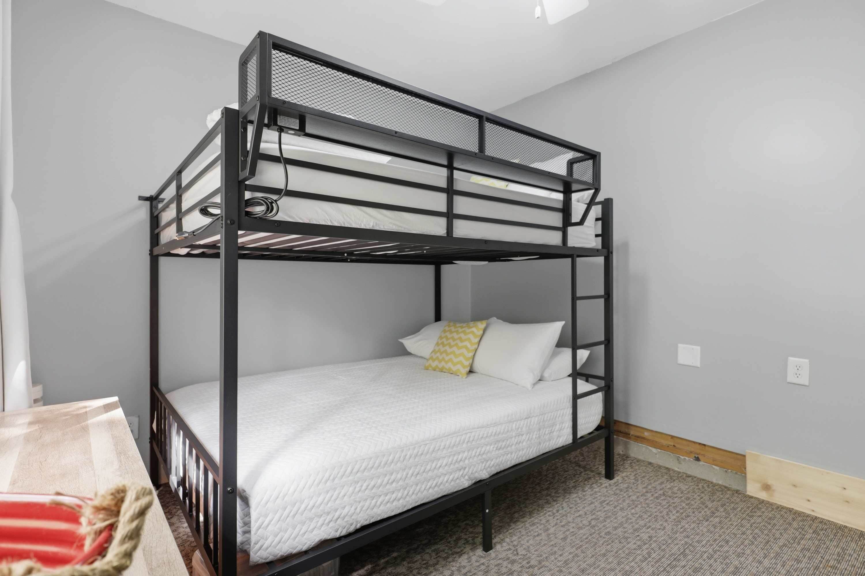 Maison, plusieurs lits (31806 Lakeview Lane)