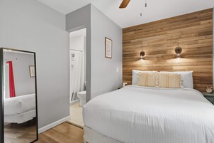 House, Multiple Beds (31806 Lakeview Lane)