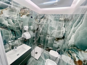 Shower, free toiletries, hair dryer, towels - Al Binario di Napoli (Naples)