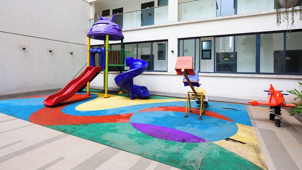 A children's play area with slides and a colorful play mat. - Modern 1-Bedroom in Kilimani  Pool, Gym, Fast Wi-Fi, Near Yaya & CBD (Nairobi)