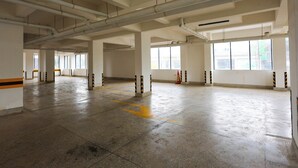 A spacious indoor area with high ceilings, exposed ductwork, and large windows. - Modern 1-Bedroom in Kilimani  Pool, Gym, Fast Wi-Fi, Near Yaya & CBD (Nairobi)