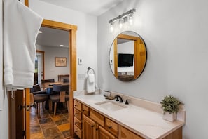 A bathroom with a sink, mirror, and a potted plant. - Big Sky Escape! 5 minute walk from Town Center! (Big Sky)