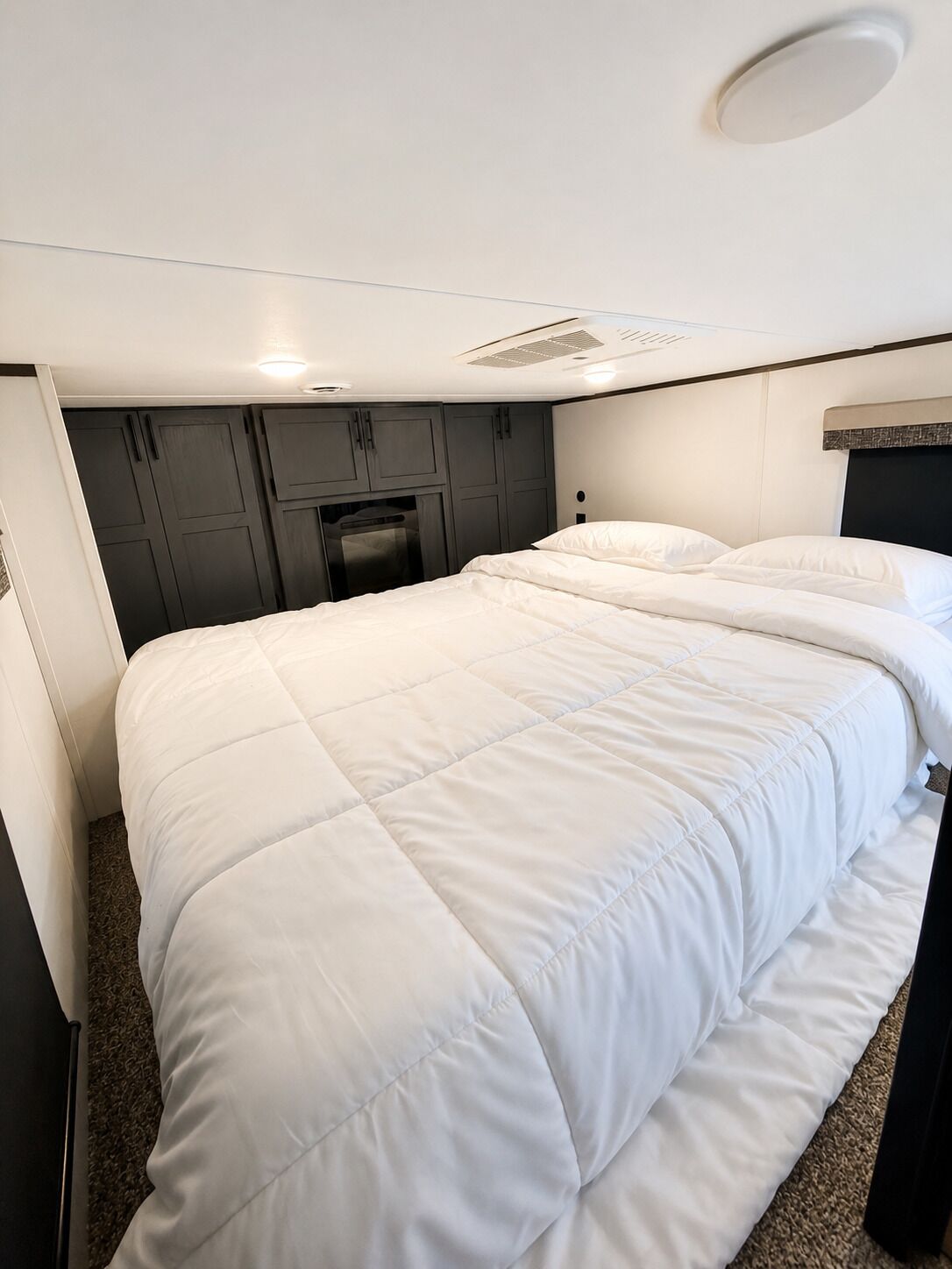 2 bedrooms, iron/ironing board, WiFi
