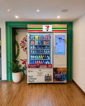 A 7-Eleven convenience store with a beverage vending machine and a payment terminal. - La Casita Hua Hin Premium Stay with Playstation (Tambon Hua Hin)