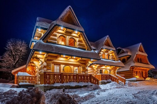 Two-story Mountain-style House, Sauna, Jacuzzi