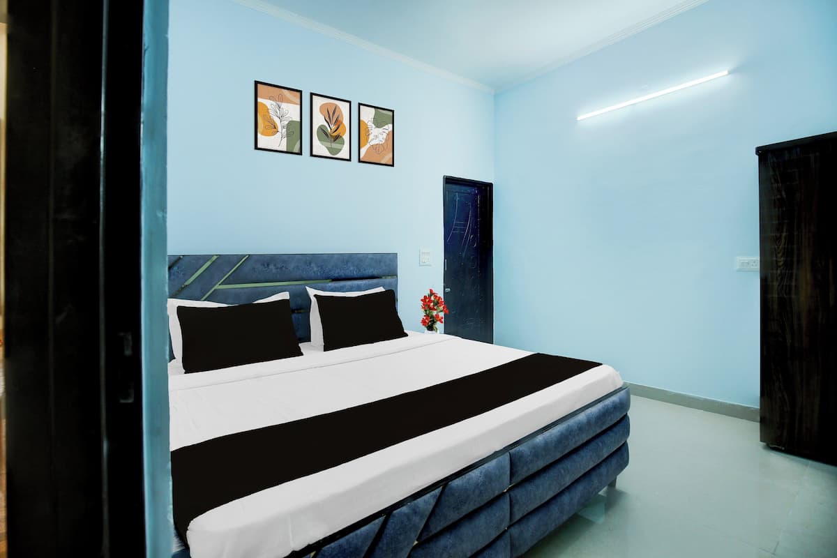 Escritorio, wifi gratis y ropa de cama 