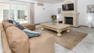 Rumah (4 Bedrooms) | Interior