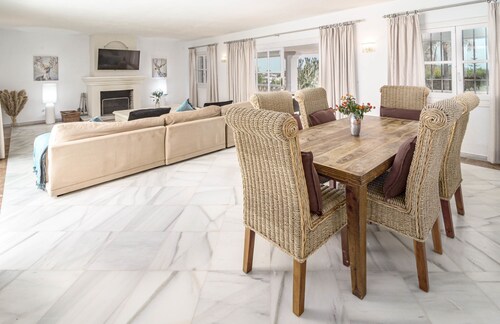 Villa Alegre - Charming Villa With Private Pool