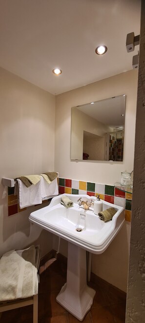 Bathroom - Le cerisier parfait pour deux. (Fréland)