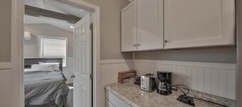 Cozy 1-bedroom tiny home in charming Lehighton with AC