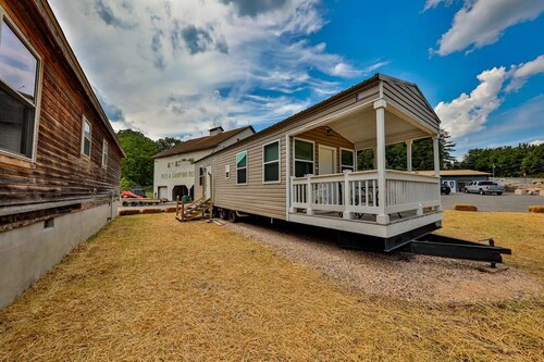 Cozy 1-bedroom tiny home in charming Lehighton with AC