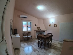 Dining - Vrbo Property (Sardegna)