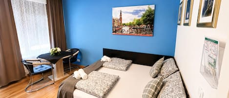 1 bedroom, WiFi (free), bed sheets