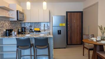 Coffee/tea maker, fridge, microwave, oven