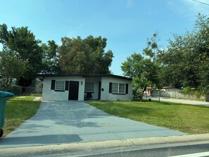A single-story house with a front porch, a small attached garage, and a well-maintained lawn. - Peaceful Longwood Home - Minutes to Attractions (Longwood)