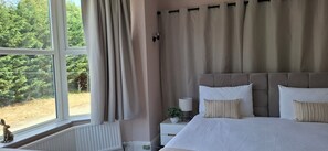 Room - Contractors paradise in Peterborough -sleeps 14 (Peterborough)