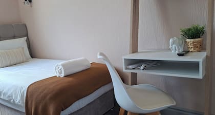 Contractors paradise in Peterborough -sleeps 14