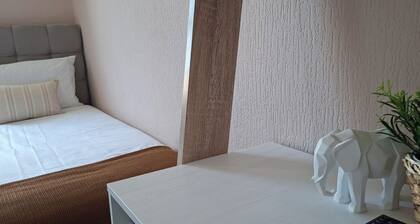 Contractors paradise in Peterborough -sleeps 14
