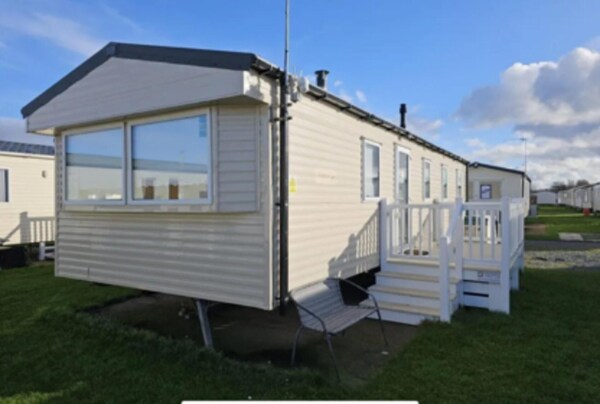 Lyons Robinhood - 3 Bedrooms - North Wales