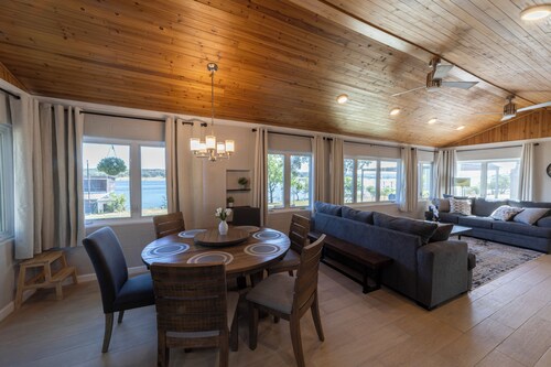 Serene Lakefront Cottage on Lake Travis with Boathouse and swings.