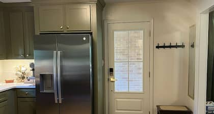 NEW!!! Freshly renovated 3-bed/2-bath cottage close to Sardis Lake and Ole Miss