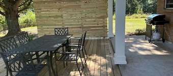 NEW!!! Freshly renovated 3-bed/2-bath cottage close to Sardis Lake and Ole Miss