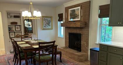 NEW!!! Freshly renovated 3-bed/2-bath cottage close to Sardis Lake and Ole Miss