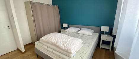 4 bedrooms, iron/ironing board, free WiFi