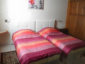2 chambres, fer et planche à repasser, Wi-Fi, draps fournis