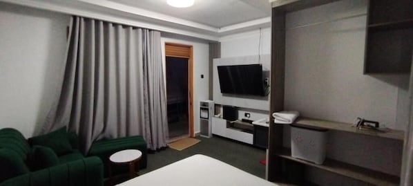 Studio | WiFi (free)