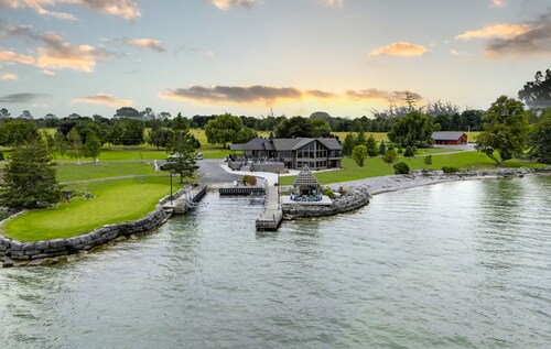 Your Private Waterfront Luxury, Leisure & Comfort!