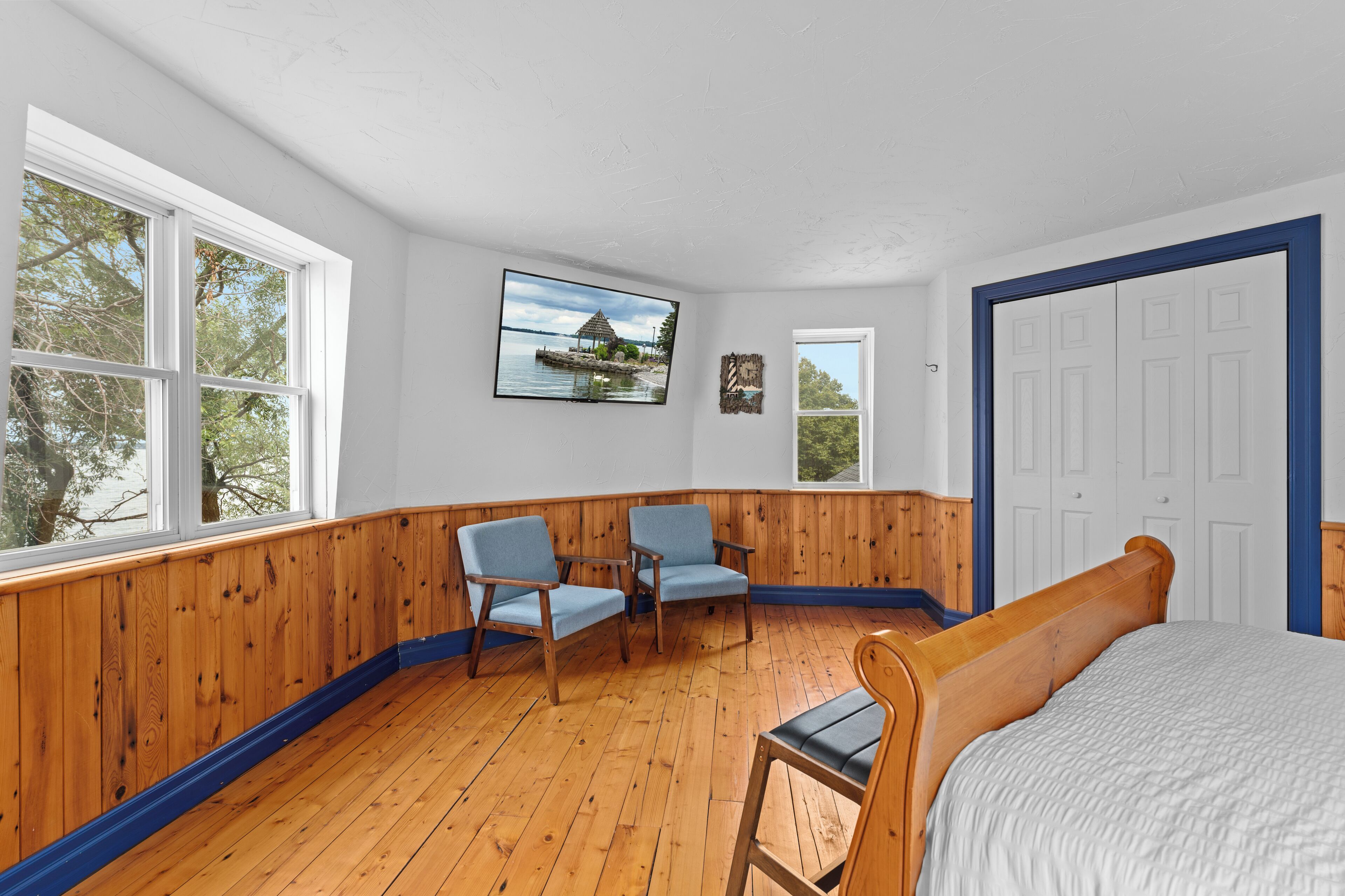 11 bedrooms, WiFi (free), bed sheets