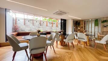Apartment | Dining