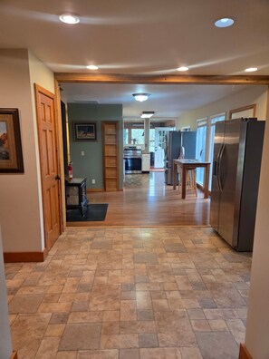 A kitchen with a refrigerator, oven, and dining area. - House just minutes from the Yellowstone river. (Livingston)