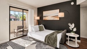 Room - Stylish Suite 2BR Near ASU Tempe | Pool, Gym, Spa & Parking (Tempe)