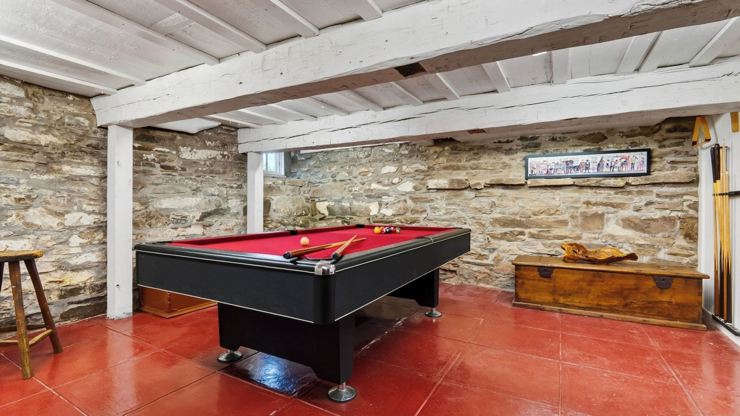 House (6 Bedrooms) | Interior