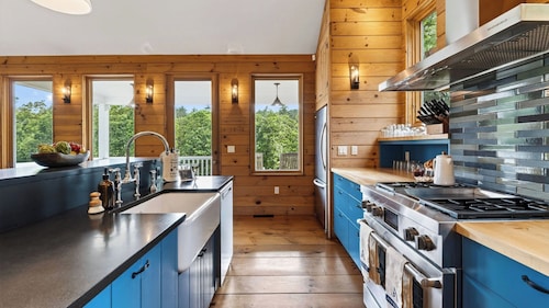 Ashokan Acres by Avantstay Private 125-acre Retreat Pond + Hot Tub + Sauna + Trails