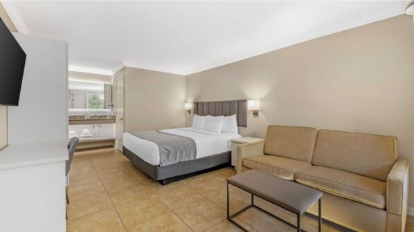 Room - Stay Near Universal Orlando with Outdoor Pool (Orlando)