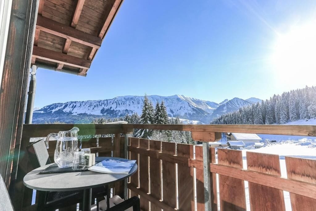Doppelzimmer, Balkon, Bergblick | Speisen im Freien