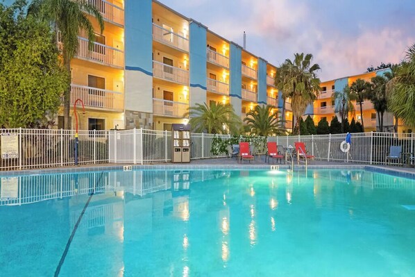 Pool - Outdoor Pool & Breakfast | The Perfect Home Base for Universal Orlando Adventure (Orlando)
