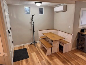 Dining - Spacious Work Friendly Cottage (Bremerton)