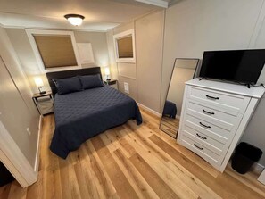 Room - Creekside Work Friendly 1 Bedroom Cottage (Bremerton)