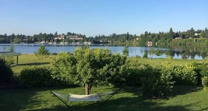 3 Bedroom Renovated Condo Steps from Park/Lake