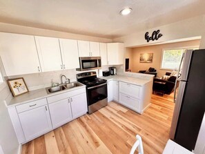 Coffee/tea maker, fridge, microwave, oven