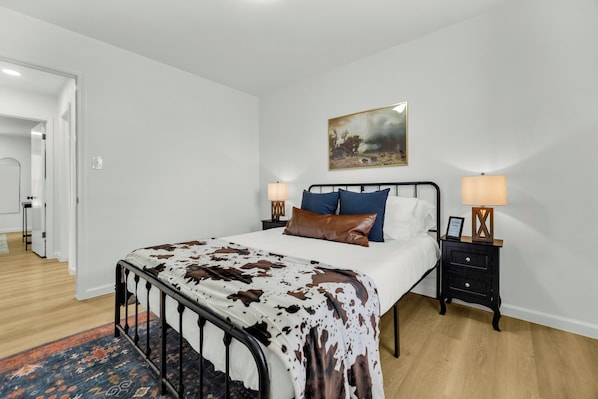 3 bedrooms, iron/ironing board, WiFi (free), bed sheets