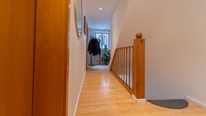 A wooden staircase with a handrail leading to a room. - "Ferro" – historical and modern, with a balcony (Günzburg)