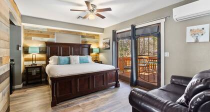 Escape to your own private luxury estate in the heart of Sedona Wine Country. Designed for groups of up to 14 guests, The Reserve offers a rare combination of relaxation, connection, and adventure. Enjoy pickleball matches, evening hot tub gatherings