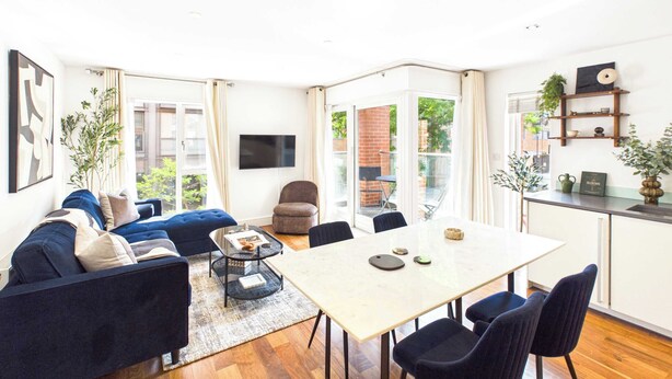 Living area - Westminster Spacious 2BR Apartment with Balcony (Greater London)